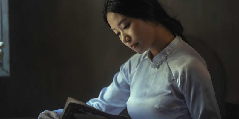 从建筑玻璃到定制艺术:深度加工如何重塑玻璃产品的未来