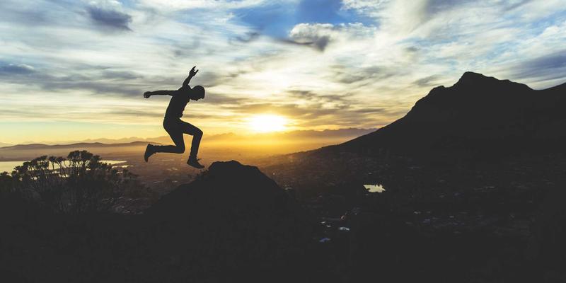 从建筑玻璃到定制艺术:玻璃深加工技术如何塑造现代空间