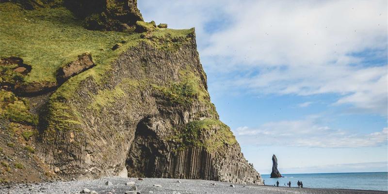 博物馆展柜玻璃的精密选择：超白低反玻璃如何通过深度加工技术平衡文物保护与观赏体验