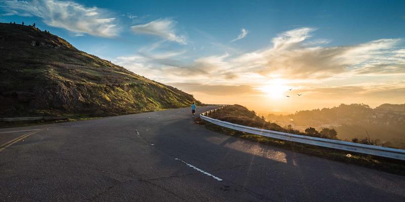实验室玻璃器皿选购与安全使用全攻略：从定制玻璃到深度加工的专业指南