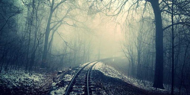 玻璃家具设计新趋势：钢化玻璃茶几与餐桌的实用美学与制造工艺